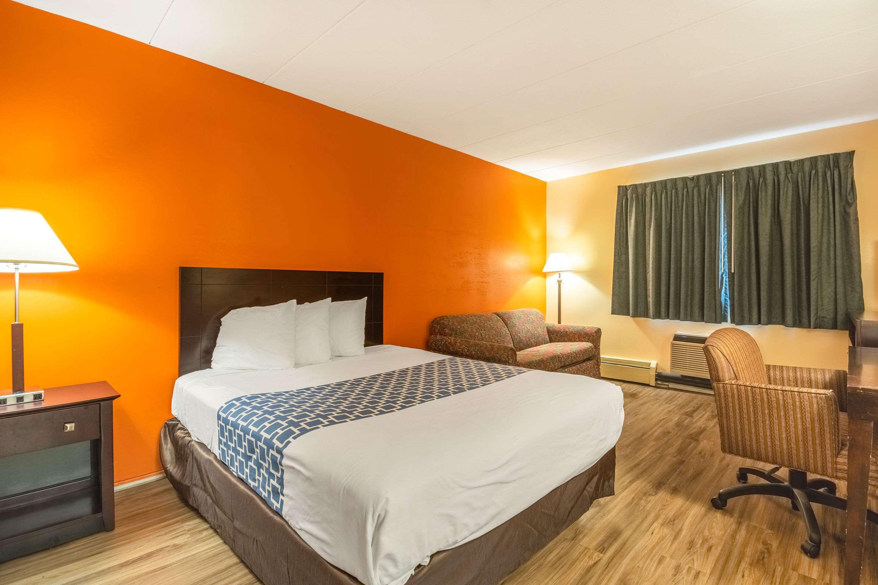 Econo & Airport Hotel