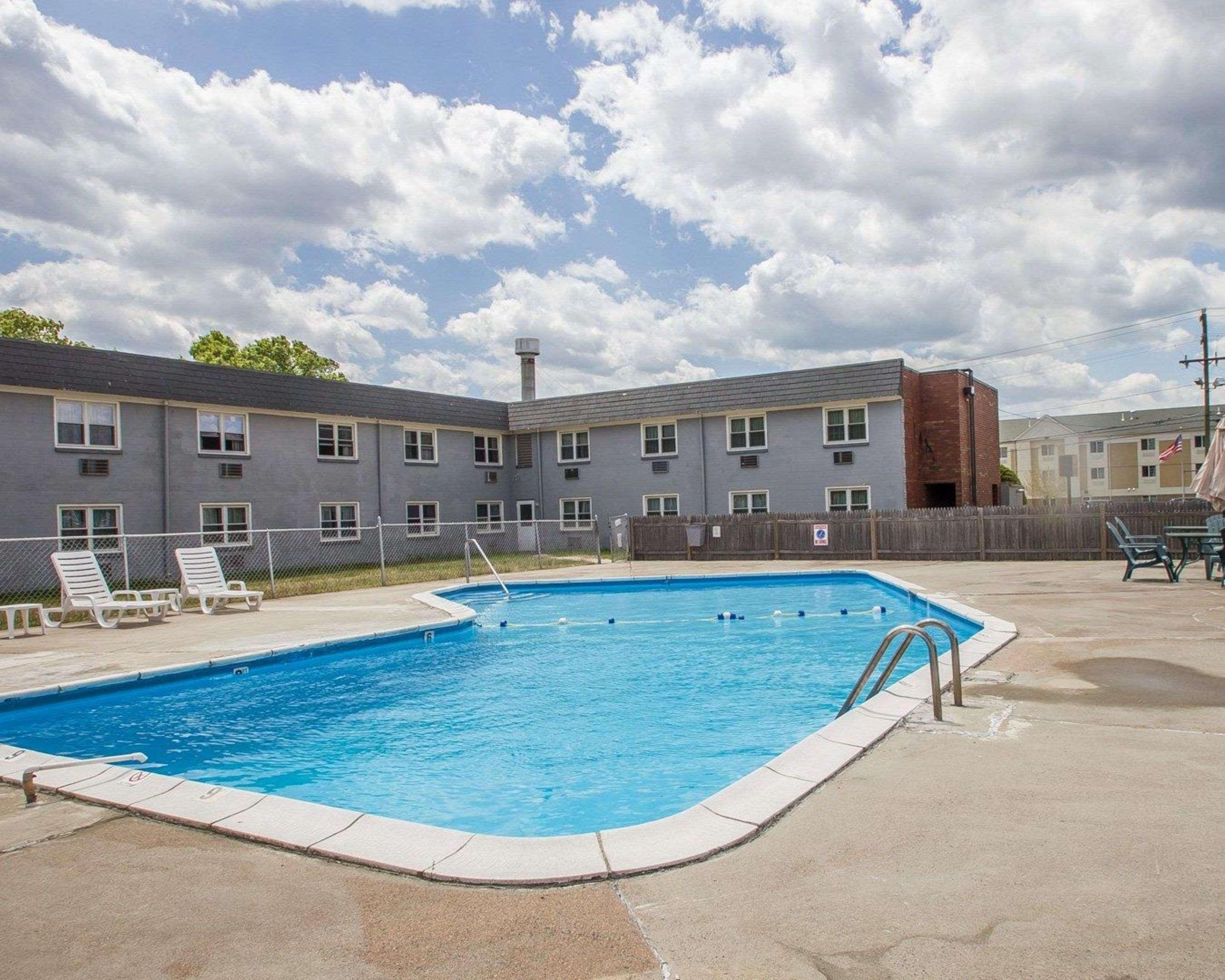 Econo & Airport Windsor Locks