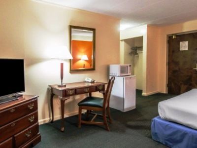Hotel Econo & Airport